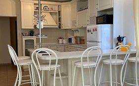 Luxury Breeze Apartment